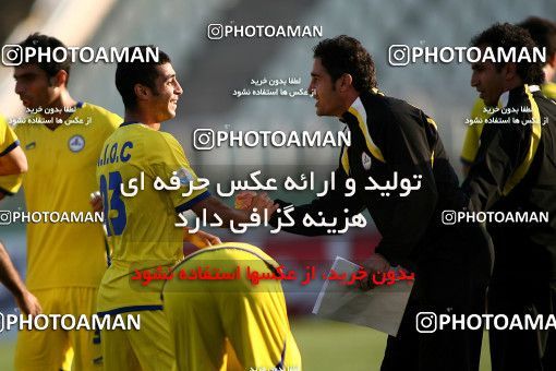 1098975, Tehran, [*parameter:4*], Iran Pro League، Persian Gulf Cup، 2010-11 season، First Leg، Week 15، Naft Tehran ۱ v ۰ Rah Ahan on 2010/11/12 at Shahid Dastgerdi Stadium