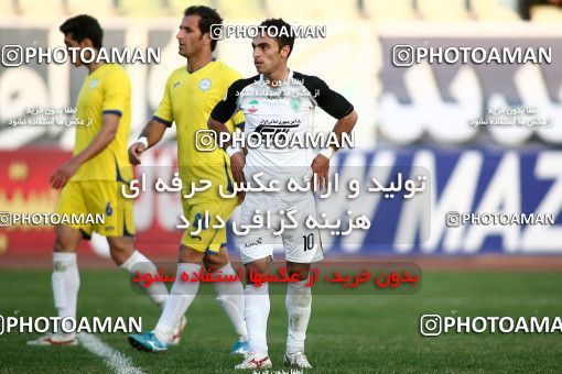 1099022, Tehran, [*parameter:4*], Iran Pro League، Persian Gulf Cup، 2010-11 season، First Leg، Week 15، Naft Tehran ۱ v ۰ Rah Ahan on 2010/11/12 at Shahid Dastgerdi Stadium