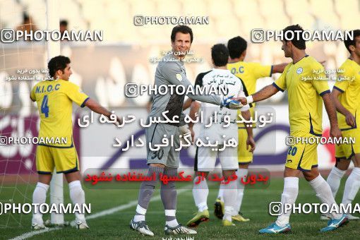 1099071, Tehran, [*parameter:4*], Iran Pro League، Persian Gulf Cup، 2010-11 season، First Leg، Week 15، Naft Tehran ۱ v ۰ Rah Ahan on 2010/11/12 at Shahid Dastgerdi Stadium