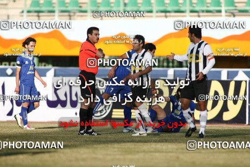 1108594, Qom, Iran, Iran Pro League، Persian Gulf Cup، 2010-11 season، First Leg، Week 17، Saba Qom ۱ v ۰ Malvan Bandar Anzali on 2010/12/03 at Yadegar-e Emam Stadium Qom