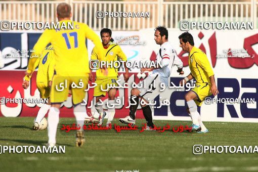 1109005, Tehran, [*parameter:4*], Iran Pro League، Persian Gulf Cup، 2010-11 season، First Leg، Week 17، Naft Tehran 2 v 2 Shahin Boushehr on 2010/12/04 at Takhti Stadium