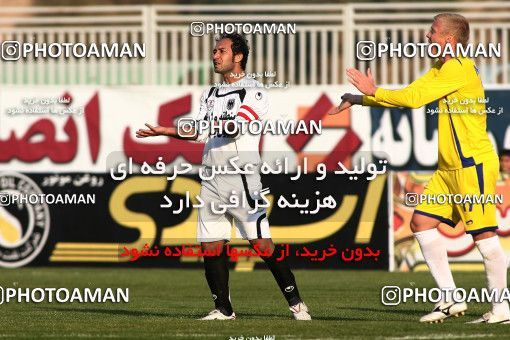 1109021, Tehran, [*parameter:4*], Iran Pro League، Persian Gulf Cup، 2010-11 season، First Leg، Week 17، Naft Tehran 2 v 2 Shahin Boushehr on 2010/12/04 at Takhti Stadium