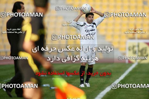 1109134, Tehran, [*parameter:4*], Iran Pro League، Persian Gulf Cup، 2010-11 season، First Leg، Week 17، Naft Tehran 2 v 2 Shahin Boushehr on 2010/12/04 at Takhti Stadium