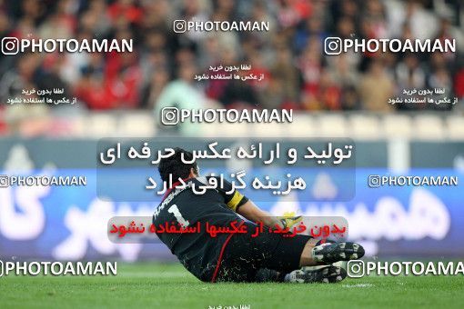 1157186, Tehran, [*parameter:4*], Iran Pro League، Persian Gulf Cup، 2010-11 season، First Leg، Week 14، Persepolis 3 v ۱ Naft Tehran on 2010/11/05 at Azadi Stadium