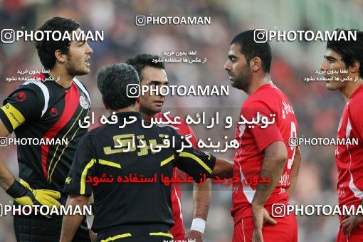 1157075, Tehran, [*parameter:4*], Iran Pro League، Persian Gulf Cup، 2010-11 season، First Leg، Week 14، Persepolis 3 v ۱ Naft Tehran on 2010/11/05 at Azadi Stadium