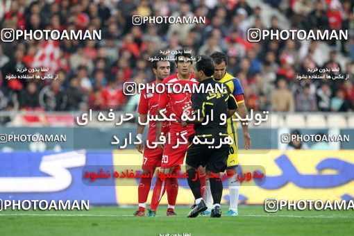 1157229, Tehran, [*parameter:4*], Iran Pro League، Persian Gulf Cup، 2010-11 season، First Leg، Week 14، Persepolis 3 v ۱ Naft Tehran on 2010/11/05 at Azadi Stadium