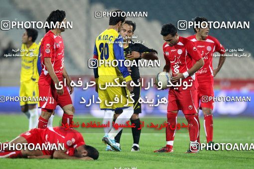 1157225, Tehran, [*parameter:4*], Iran Pro League، Persian Gulf Cup، 2010-11 season، First Leg، Week 14، Persepolis 3 v ۱ Naft Tehran on 2010/11/05 at Azadi Stadium