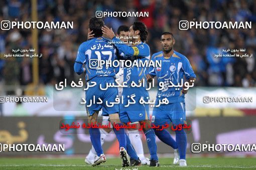 1161016, Tehran, [*parameter:4*], Iran Pro League، Persian Gulf Cup، 2010-11 season، First Leg، Week 15، Esteghlal 2 v ۱ Shahin Boushehr on 2010/11/12 at Azadi Stadium