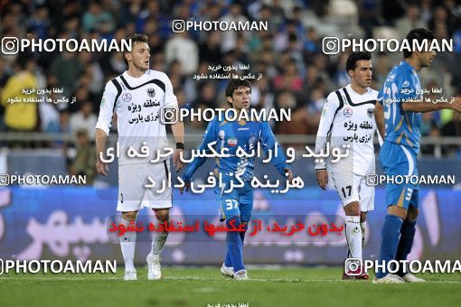 1161408, Tehran, [*parameter:4*], Iran Pro League، Persian Gulf Cup، 2010-11 season، First Leg، Week 15، Esteghlal 2 v ۱ Shahin Boushehr on 2010/11/12 at Azadi Stadium