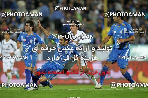 1161120, Tehran, [*parameter:4*], Iran Pro League، Persian Gulf Cup، 2010-11 season، First Leg، Week 15، Esteghlal 2 v ۱ Shahin Boushehr on 2010/11/12 at Azadi Stadium