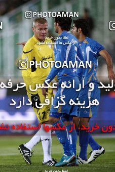 1174676, Tehran, [*parameter:4*], لیگ برتر فوتبال ایران، Persian Gulf Cup، Week 23، Second Leg، Esteghlal 3 v 1 Naft Tehran on 2011/02/18 at Azadi Stadium