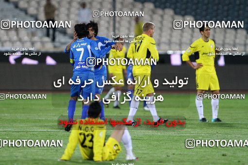 1174514, Tehran, [*parameter:4*], Iran Pro League، Persian Gulf Cup، 2010-11 season، Second Leg، Week 23، Esteghlal 3 v ۱ Naft Tehran on 2011/02/18 at Azadi Stadium