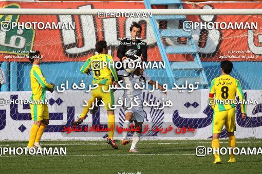 1176678, Tehran, Iran, Iran Pro League، Persian Gulf Cup، 2010-11 season، Second Leg، Week 24، Rah Ahan ۱ v ۱ Shahin Boushehr on 2011/02/25 at Ekbatan Stadium