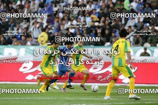 1186434, Tehran, Iran, Iran Pro League، Persian Gulf Cup، 2010-11 season، Second Leg، Week 30، Rah Ahan ۱ v ۰ Esteghlal on 2011/04/14 at Azadi Stadium