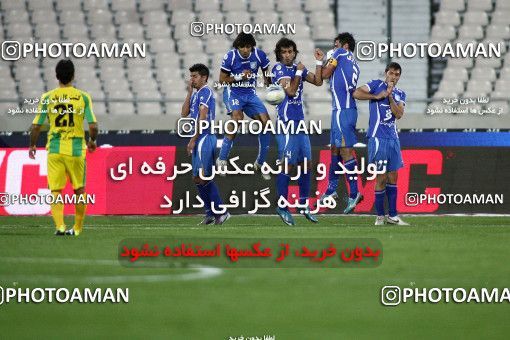 1186925, Tehran, Iran, Iran Pro League، Persian Gulf Cup، 2010-11 season، Second Leg، Week 30، Rah Ahan ۱ v ۰ Esteghlal on 2011/04/14 at Azadi Stadium