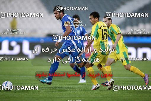 1186992, Tehran, Iran, Iran Pro League، Persian Gulf Cup، 2010-11 season، Second Leg، Week 30، Rah Ahan ۱ v ۰ Esteghlal on 2011/04/14 at Azadi Stadium