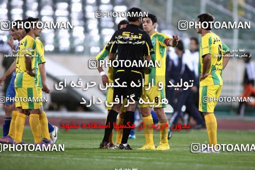 1186914, Tehran, Iran, Iran Pro League، Persian Gulf Cup، 2010-11 season، Second Leg، Week 30، Rah Ahan ۱ v ۰ Esteghlal on 2011/04/14 at Azadi Stadium