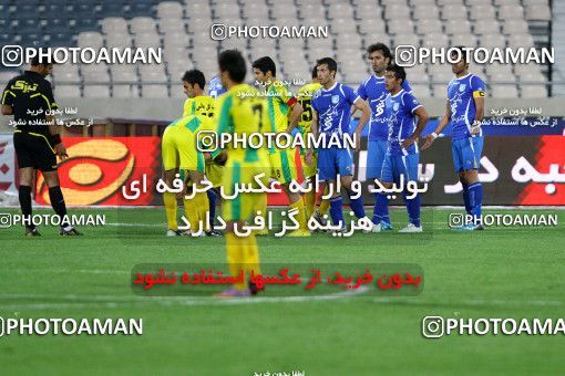 1186494, Tehran, Iran, Iran Pro League، Persian Gulf Cup، 2010-11 season، Second Leg، Week 30، Rah Ahan ۱ v ۰ Esteghlal on 2011/04/14 at Azadi Stadium