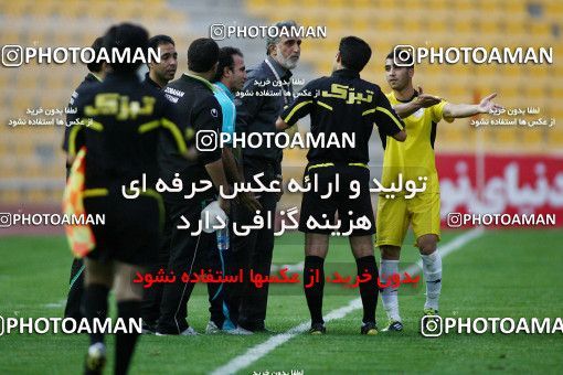 1196594, Tehran, [*parameter:4*], Iran Pro League، Persian Gulf Cup، 2010-11 season، Second Leg، Week 33، Naft Tehran ۱ v 2 Zob Ahan Esfahan on 2011/05/15 at Takhti Stadium