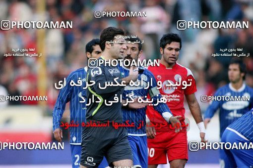 1228783, Tehran, Iran, Iran Pro League، Persian Gulf Cup، 2008-09 season، First Leg، Week 16، Persepolis ۱ v ۰ Esteghlal Ahvaz on 2008/11/26 at Azadi Stadium