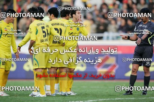 1240090, Tehran, Iran, Iran Pro League، Persian Gulf Cup، 2008-09 season، First Leg، Week 17، Rah Ahan ۱ v ۰ Persepolis on 2008/12/04 at Azadi Stadium