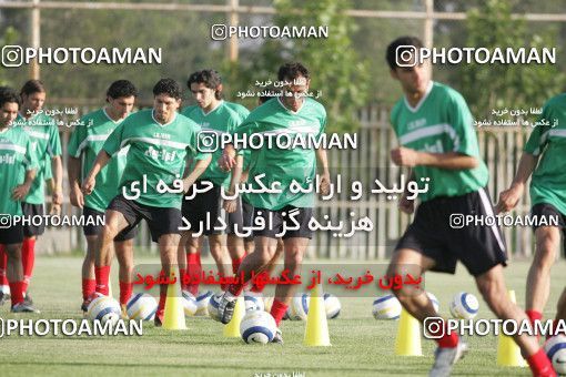 1270430, Tehran, , Iran National Football Team Training Session on 2005/05/31 at Iran National Football Center