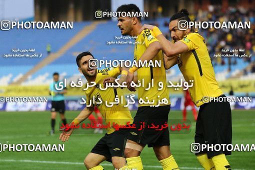 1285402, Isfahan, , Iran Pro League، Persian Gulf Cup، 2018-19 season، First Leg، Week 9، Sepahan 3 v 2 Nassaji Mazandaran F.C on 2018/10/19 at Naghsh-e Jahan Stadium