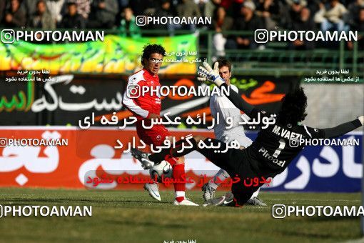 1319015, Isfahan,Fooladshahr, , Iran Pro League، Persian Gulf Cup، 2008-09 season، Second Leg، Week 21، Zob Ahan Esfahan 3 v ۱ Persepolis on 2009/01/03 at Foolad Shahr Stadium