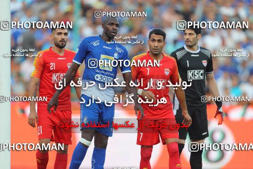 1535406, Tehran, , Iran Football Pro League، Persian Gulf Cup، 2018-19 Season، First Leg، Week 2، Esteghlal ۱ v ۱ Foulad Khouzestan on 2019/08/29 at Azadi Stadium