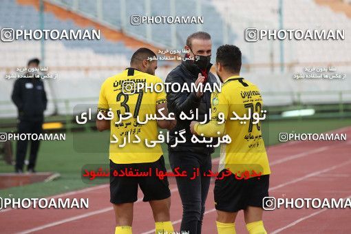 1708676, Tehran, Iran, Iran Pro League، Persian Gulf Cup، 2020-21 season، First Leg، Week 7، Persepolis ۰ v ۰ Sepahan on 2021/01/05 at Azadi Stadium