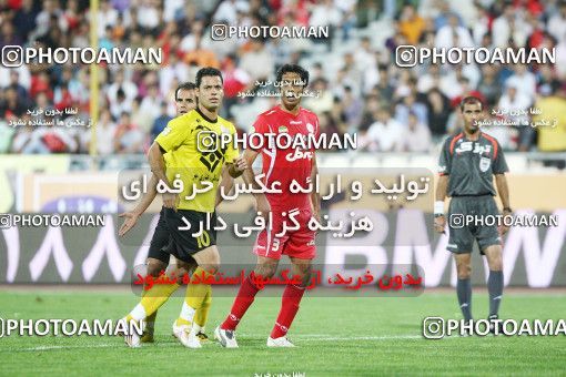 1566452, Tehran, Iran, Iran Pro League، Persian Gulf Cup، 2009-10 season، First Leg، Week 10، Persepolis 4 v 2 Fajr-e Sepasi Shiraz on 2009/10/07 at Azadi Stadium