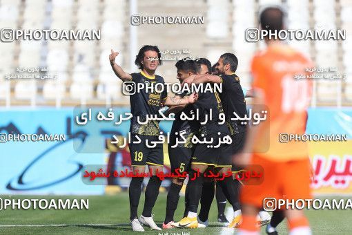 1710219, Tehran, , Iran Pro League، Persian Gulf Cup، 2020-21 season، Second Leg، Week 19، Saipa ۰ v ۱ Sepahan on 2021/04/05 at Azadi Stadium