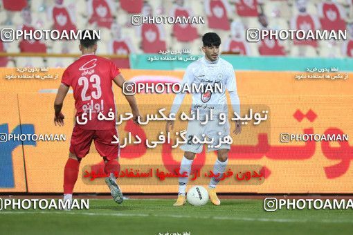 1838492, Tehran, Iran, Iran Pro League، Persian Gulf Cup، 2021-2022 season، First Leg، Week 11، Persepolis 2 v ۰ Zob Ahan Esfahan on 2021/12/24 at Azadi Stadium