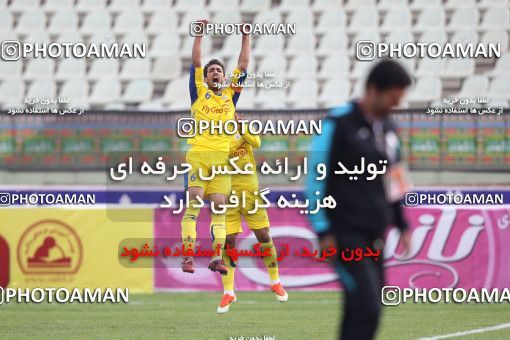 638646, Tehran, [*parameter:4*], Iran Pro League، Persian Gulf Cup، 2013-14 season، First Leg، Week 15، Naft Tehran 2 v 2 Sepahan on 2013/11/03 at Shahid Dastgerdi Stadium