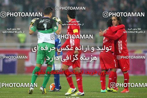 643883, Tabriz, [*parameter:4*], Iran Pro League، Persian Gulf Cup، 2013-14 season، First Leg، Week 15، Tractor S.C. ۱ v ۱ Esteghlal on 2013/11/08 at Yadegar-e Emam Stadium