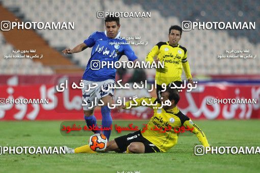 652805, Tehran, [*parameter:4*], Iran Pro League، Persian Gulf Cup، 2013-14 season، Second Leg، Week 18، Esteghlal ۱ v ۰ Fajr-e Sepasi Shiraz on 2013/12/14 at Azadi Stadium