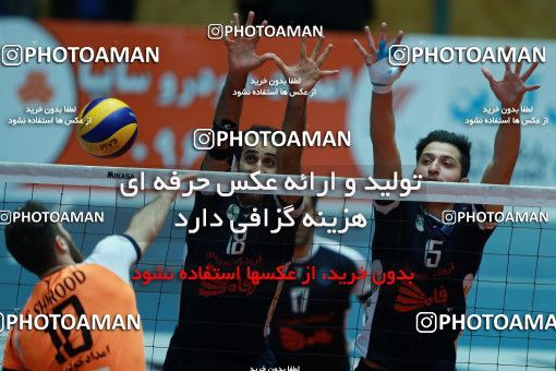 578401, تهران, ایران, بازی سوم مرحله ۱/۴ نهایی لیگ برتر والیبال مردان ایران، فصل ۱۳۹۵، 1395/12/01، خانه والیبال، سایپا ۳ - ۲ صالحین ورامین