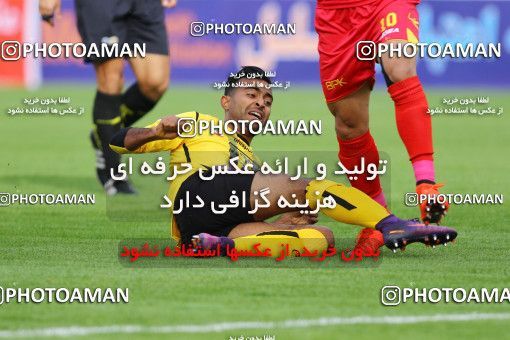 616083, Isfahan, [*parameter:4*], Iran Pro League، Persian Gulf Cup، 2016-17 season، Second Leg، Week 17، Sepahan 2 v ۱ Naft Tehran on 2017/01/18 at Naghsh-e Jahan Stadium