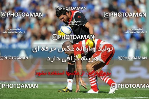 710822, Tehran, [*parameter:4*], Iran Pro League، Persian Gulf Cup، 2010-11 season، First Leg، Week 11، Esteghlal ۱ v ۰ Persepolis on 2010/10/15 at Azadi Stadium