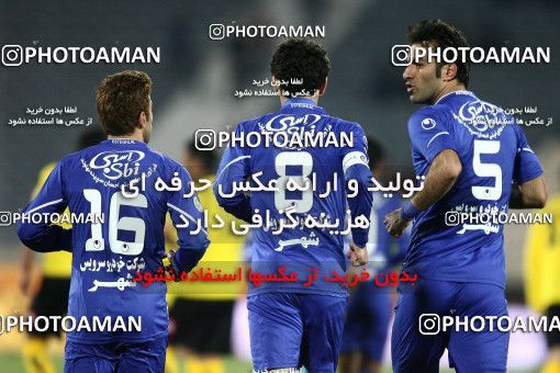 742017, Tehran, [*parameter:4*], Iran Pro League، Persian Gulf Cup، 2011-12 season، Second Leg، Week 18، Esteghlal ۱ v ۱ Sepahan on 2012/01/06 at Azadi Stadium