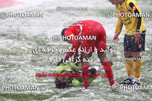 766277, Isfahan,Fooladshahr, Iran, Iran Pro League، Persian Gulf Cup، 2009-10 season، First Leg، Week 17، Sepahan 2 v ۱ Persepolis on 2009/11/28 at Foolad Shahr Stadium