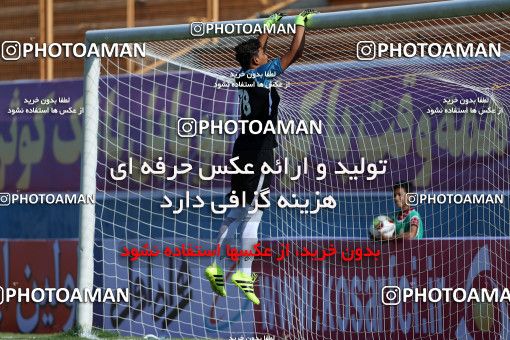 820432, Tehran, , Iranian Hazfi Cup, 1.16 round, Khorramshahr Cup, Rah Ahan ۱ v 2 Khooneh be Khooneh on 2017/09/09 at Ekbatan Stadium