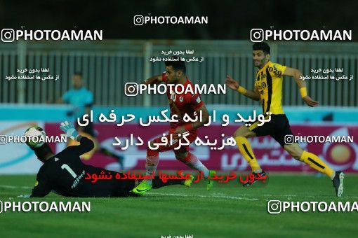 877291, Tehran, [*parameter:4*], Iran Pro League، Persian Gulf Cup، 2017-18 season، First Leg، Week 8، Naft Tehran ۱ v ۰ Sepahan on 2017/09/26 at Takhti Stadium