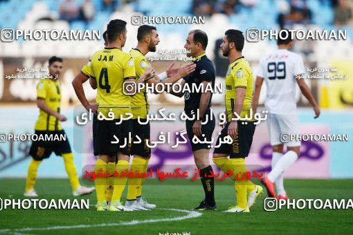 992359, Isfahan, [*parameter:4*], Iran Pro League، Persian Gulf Cup، 2017-18 season، First Leg، Week 10، Zob Ahan Esfahan ۰ v 3 Pars Jonoubi Jam on 2017/10/20 at Naghsh-e Jahan Stadium