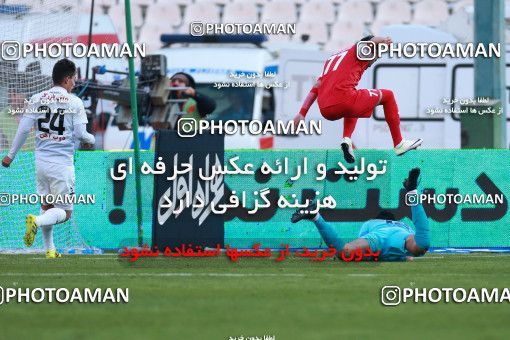 943797, Tehran, [*parameter:4*], Iran Pro League، Persian Gulf Cup، 2017-18 season، First Leg، Week 14، Persepolis 4 v ۰ Zob Ahan Esfahan on 2017/12/01 at Azadi Stadium