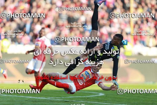 1035938, Tehran, Iran, Iran Pro League، Persian Gulf Cup، 2017-18 season، Second Leg، Week 20، Persepolis ۱ v ۱ Gostaresh Foulad Tabriz on 2018/01/18 at Azadi Stadium