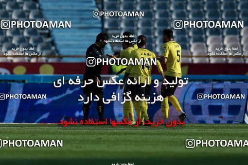 1077689, Tehran, [*parameter:4*], Iran Pro League، Persian Gulf Cup، 2017-18 season، Second Leg، Week 21، Esteghlal 4 v ۰ Pars Jonoubi Jam on 2018/01/25 at Azadi Stadium