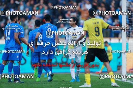 1077875, Tehran, [*parameter:4*], Iran Pro League، Persian Gulf Cup، 2017-18 season، Second Leg، Week 21، Esteghlal 4 v ۰ Pars Jonoubi Jam on 2018/01/25 at Azadi Stadium