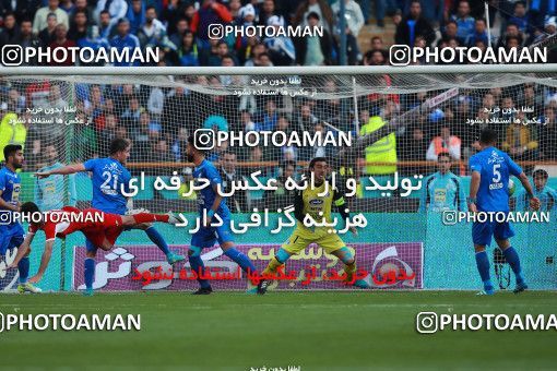 1069316, Tehran, Iran, Iran Pro League، Persian Gulf Cup، 2017-18 season، Second Leg، Week 25، Esteghlal ۱ v ۰ Persepolis on 2018/03/01 at Azadi Stadium