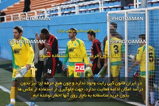 2191651, Tehran, Iran, Iran Pro League، Persian Gulf Cup، 2009-10 season، Second Leg، Week 23، Rah Ahan ۱ v ۰ Aboumoslem on 2010/01/16 at Ekbatan Stadium